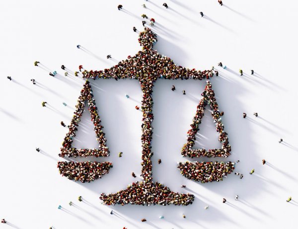 ئیعجازی قورئان و فە‌رمووده‌ له‌ ته‌شریعدا سه‌ربه‌خۆيى له دادوه‌ريدا به‌ نموونه‌